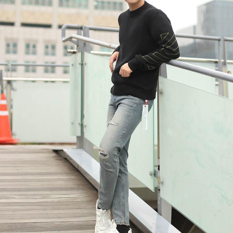 Off-White Arrow Diag Outline Knit Crewneck Black/Green Men Tops OMHE087F21KNI0011055