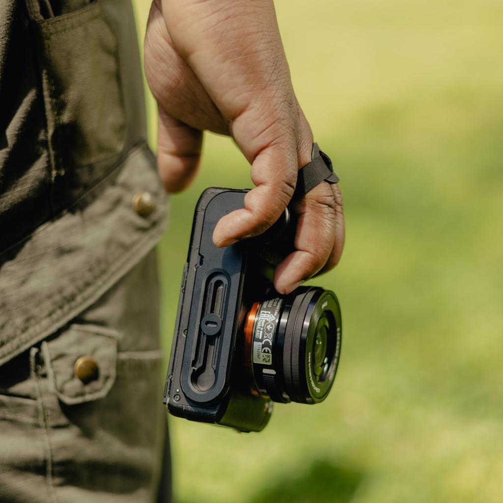 Peak Design Micro Clutch Hand Strap Free Size L-Plate (MC-L-1) Black,