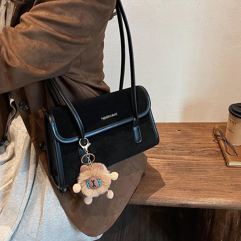 French niche bag women's 2025 autumn new trendy texture shoulder bag foreign style portable baguette armpit bag