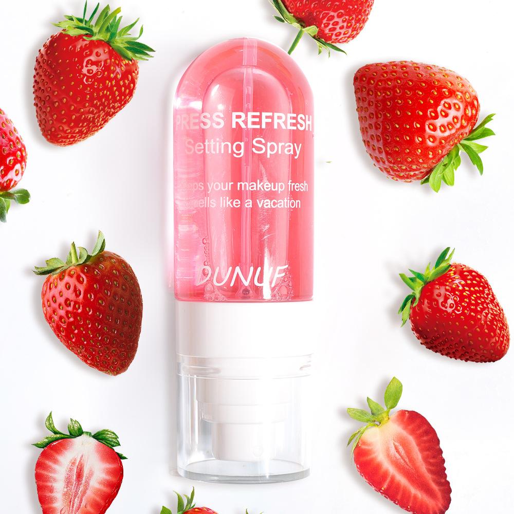 

DUNUF Спрей-фиксатор водостойкий, устойчив к поту, контролирует жирность и не размазывает макияж.. Сочетает в себе увлажняющие и фиксирующие функции. 55ml