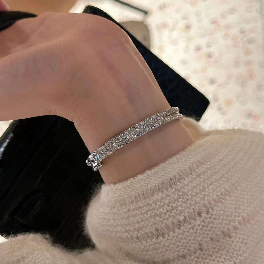 Zircon square geometric buckle bracelet fashionable simple light luxury high-end bracelet niche versatile cold wind jewelry
