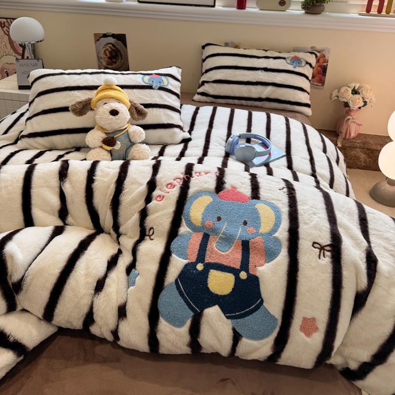 

Cartoon Rabbit Fleece Towel Embroidered Thickened Milk Fleece Four-Piece Quilt Cover Warm Coral Fleece Bed Sheet 1.2m 3pc/ 150 * 200cm quilt core