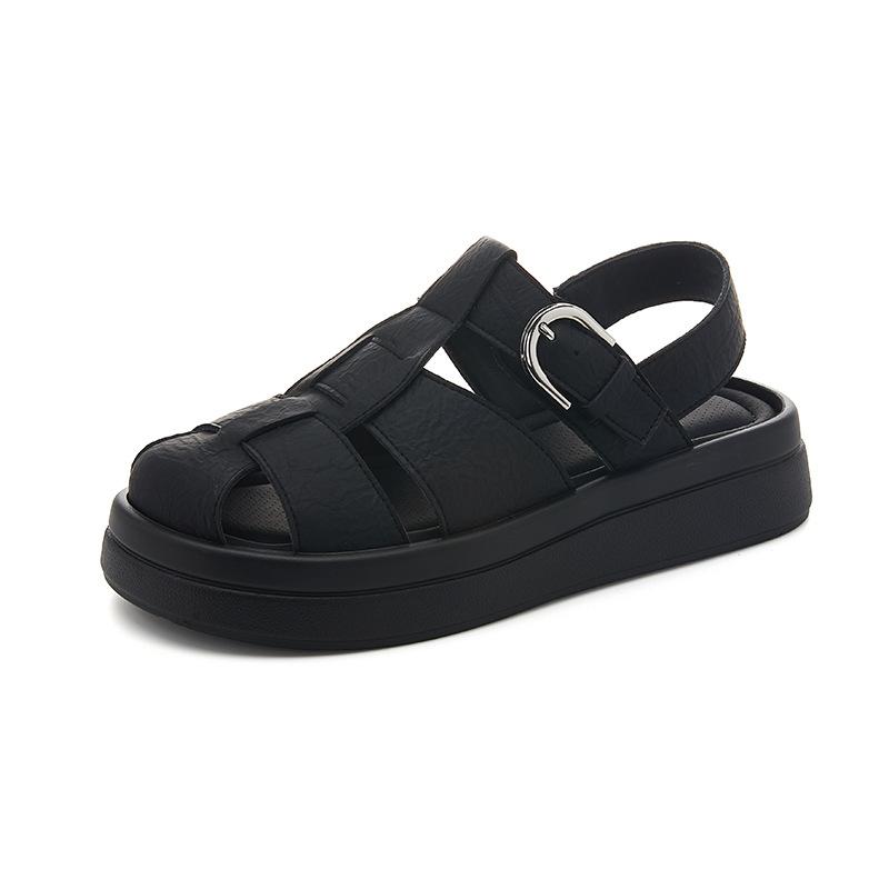 Woven bag head sandals women's 2025 summer new flat-bottomed retro buckle women's outer wear casual hollow Roman sandals