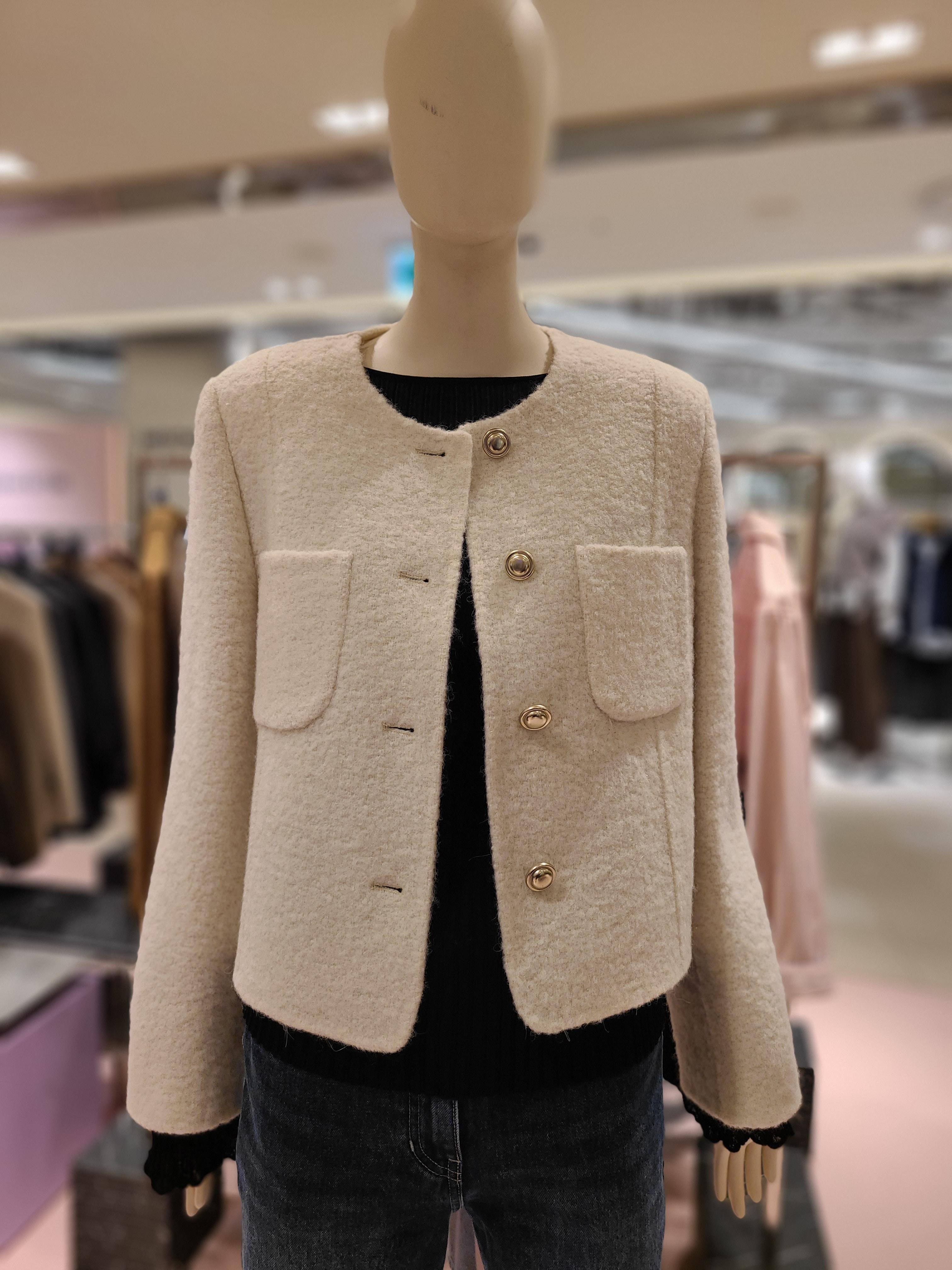 

Handmade Bouclé Round Neck Jacket C254MSG152 S світло-бежевого кольору