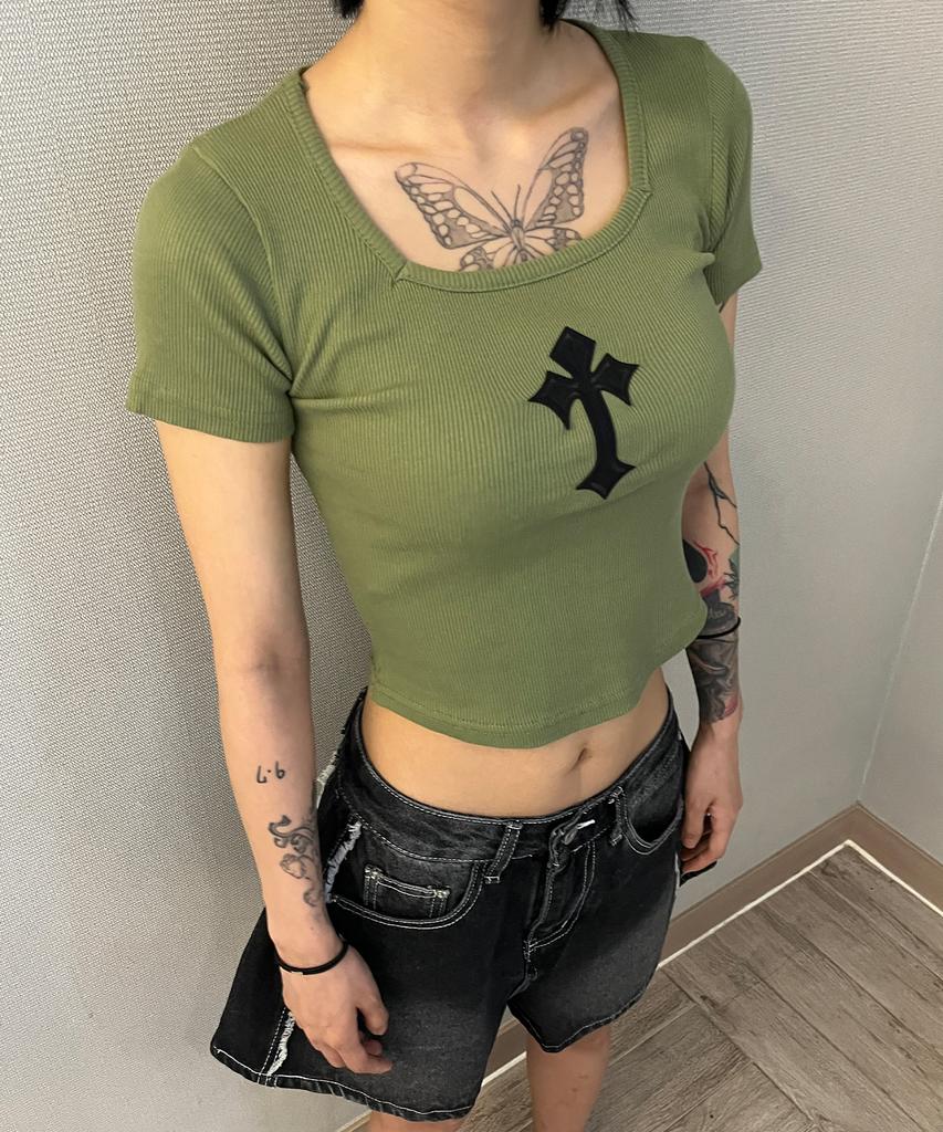 Bonseullipi Cross Square Neck T-Shirt (Green)