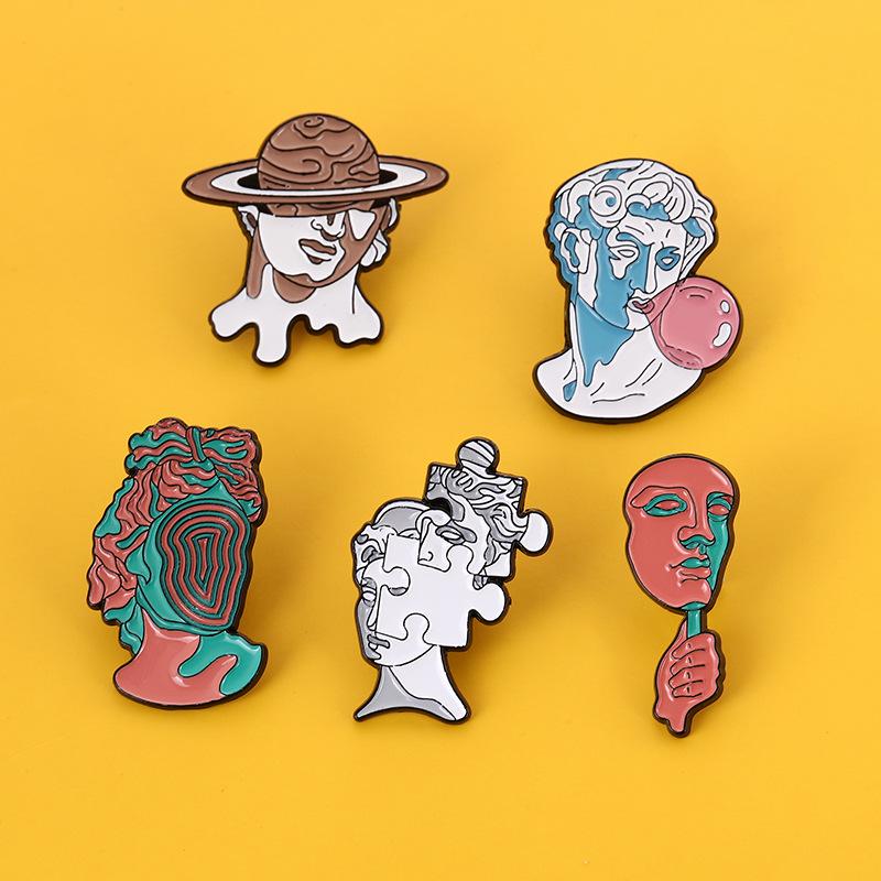 Minimalist Enamel Roman Head Brooch - Zinc Alloy