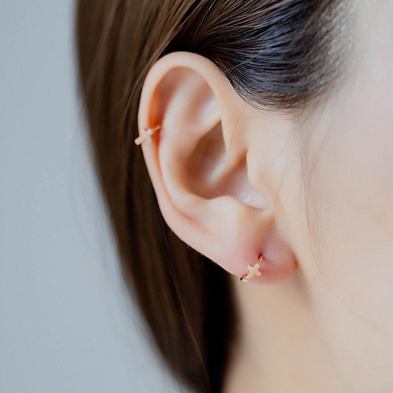 C Shape Solid 18K Gold Internally Threaded Cartilage Hoop AU750 Minimalist Body Piercing Jewelry