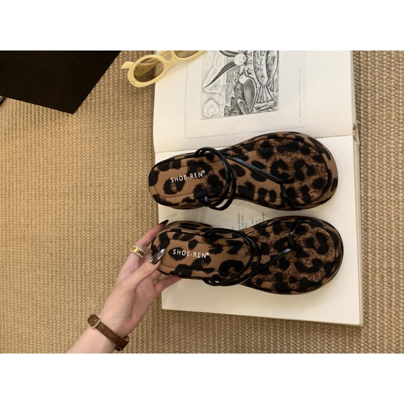 

Korean version of round head thin strap design open-toed cool slippers women s 2025 new thick-bottomed slope heel flip-flops 39 цветной печати леопарда
