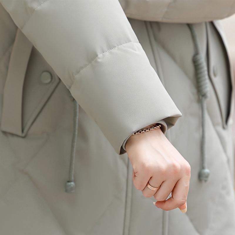 Límec z pravé kožešiny Dámské zimní kabáty z bílého kachního peří pro ženy středního věku Vintage parky plus size s kapucí 2024 Elegantní silné teplé péřové bundy Dámské svrchní oblečení