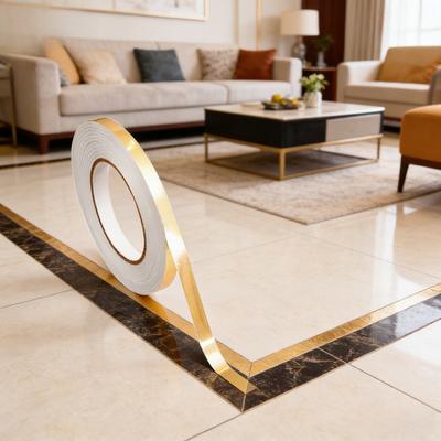 Adesivo per Giunti Piastrelle Autoadesivo Impermeabile Antimuschio Nastro Decorativo per Pavimenti e Pareti Striscia Riempitivo per Spazi in PET Oro Argento Nero per Cucina Bagno Camera da Letto