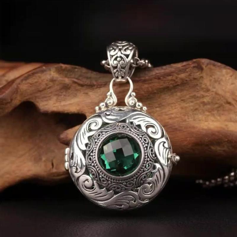 1 Piece Women'S Trendy Jewelry Retro Gawu Box Pendant Can Open Photo Box Sachet Necklace Commemorative Gift