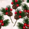 Decorazioni Natalizie 10 Pezzi Pigne di Natale Bacche Rosse Artificiali Faux Pigne per Corone di Fiori Decorazioni Regali di Natale