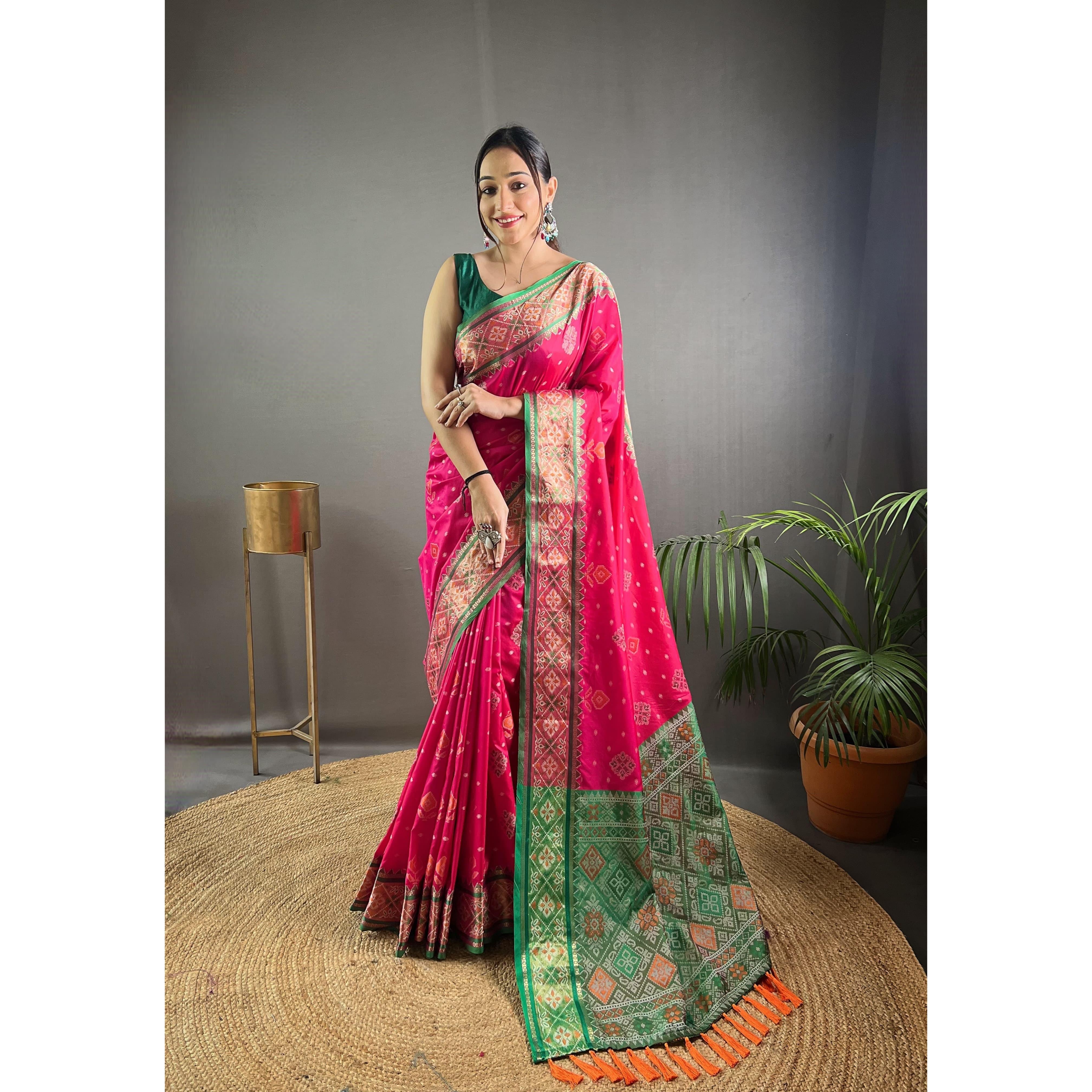 

Представляем мягкое шелковое сари ранген патола с плетением менакари патола по всей длине с богатым паллу и кисточками