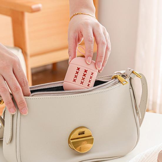 Makeup Sponge Storage Bag Anti-Dust Fully Wrapped Design Breathable Ventilated Hollow Structure Portable Handle Food-Grade Silicone Makeup Applicator