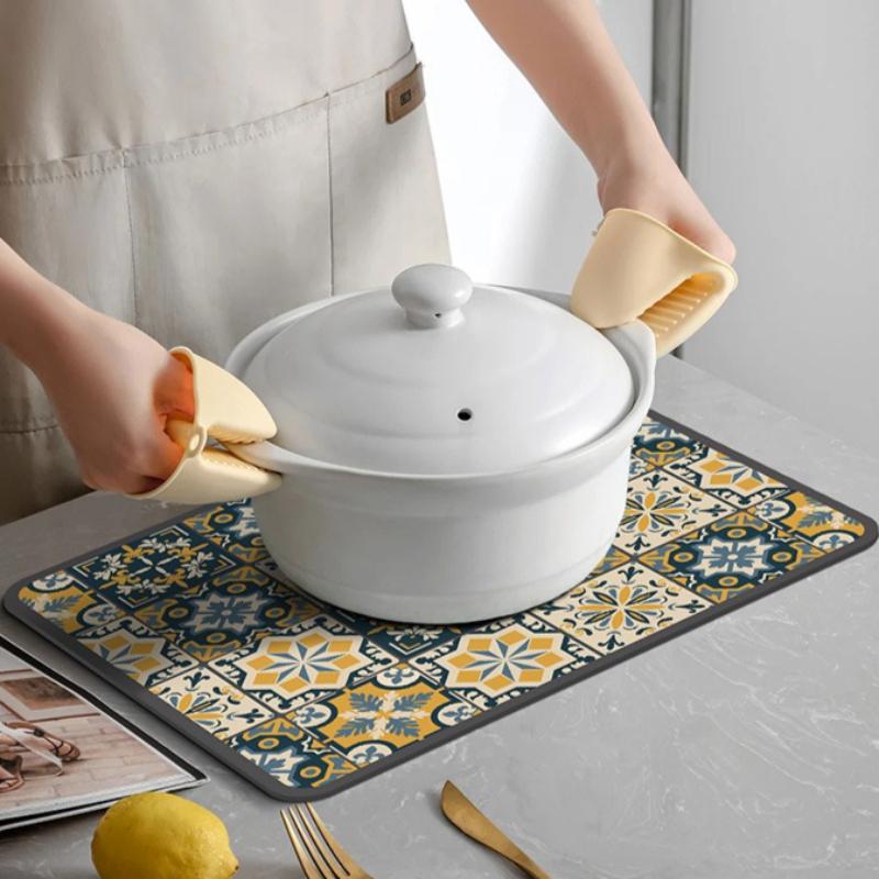 Kitchen Countertop Drying Mat Diatomaceous Absorbent Pad Heat Resistant Anti Slip Dish Drying Mat for Cups Dishes Bar