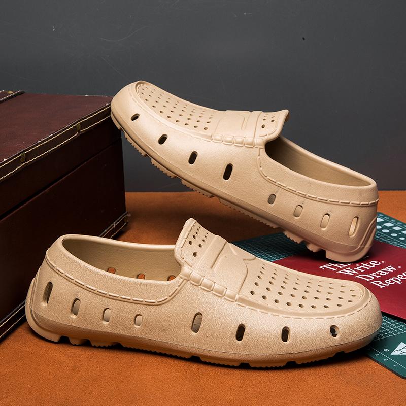 Men Wear Large-sized Vietnamese Beach Sandals for Outdoor Driving Through Water In Summer, Which Are Anti-slip and Deodorizing