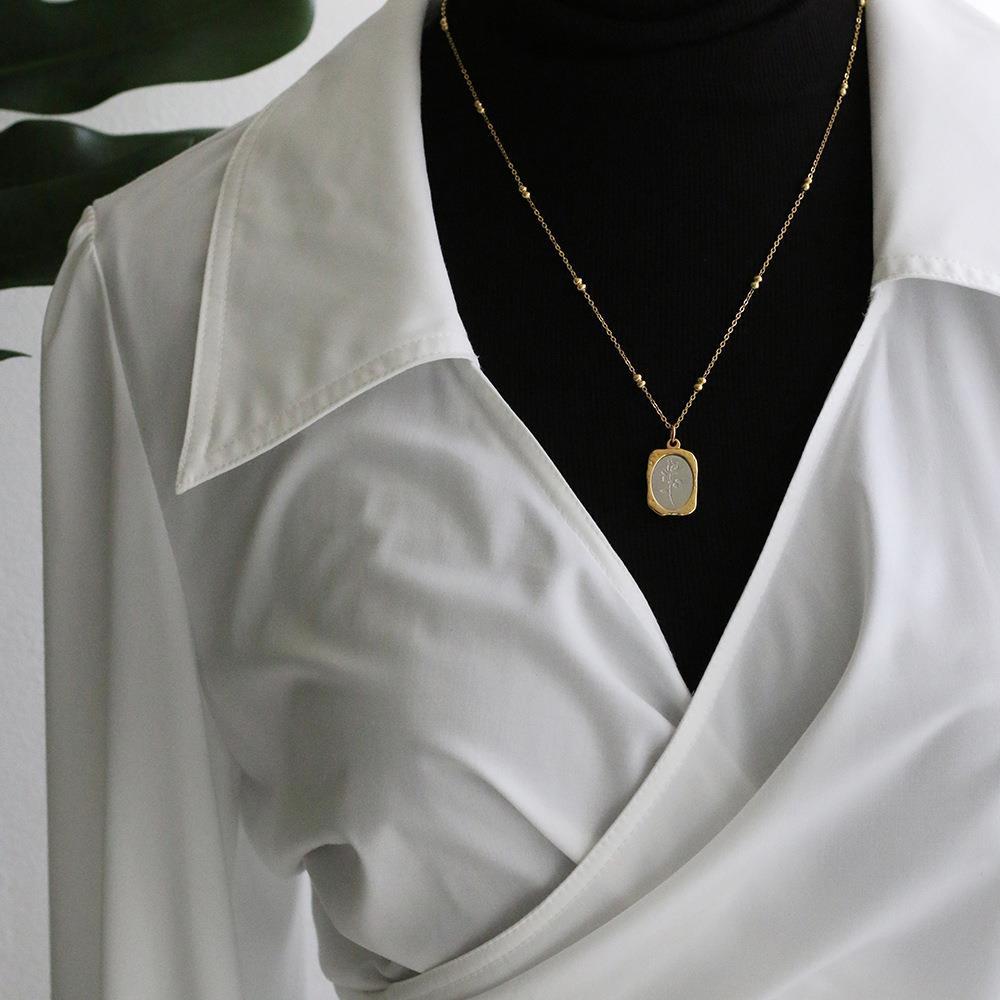 Titanium Steel Mirror Necklace For Women Vintage French Relief Magic Mirror Rose Flower Square Pendant Cloak Chain Sweater Chain Fashion Jewelry