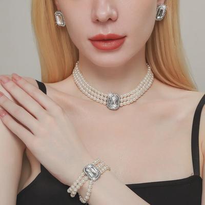 Collier Géométrique de Luxe Multicouche en Perles d'Imitation et Cristaux avec Boucles d'Oreilles Assorties