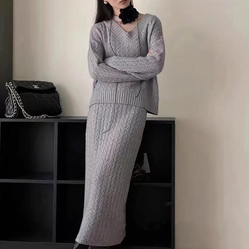 Twist Pattern Two-piece Sweater Women's Autumn and Winter Lazy Wind Loose Skirt + V-neck Knitted Sweater Set