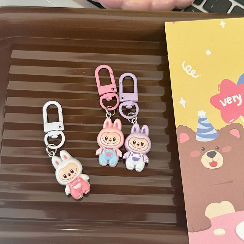 Niedliche Latzhose zum Hochziehen Anhänger Niedlich Cartoon Studenten Tasche Anhänger Geschenk