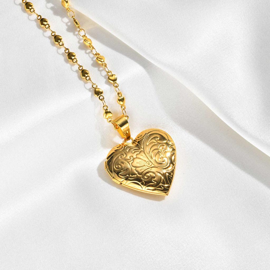 Romantic Heart Locket Pendant for Women Stainless Steel Photo Frame Openable Necklace Heart Chain Necklaces Charm Jewelry Gift