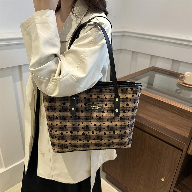 Trendy Large Capacity Tote Bag For Stylish College Students Ideal For Daily Commute