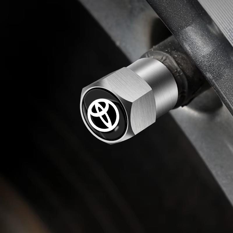 Dla Toyota 2026 Gorące Kołpaki 4 szt. Metalowe Nakrętki Zaworów Opon Kół Samochodowych Pokrywa Trzonka Akcesoria Samochodowe Dla Toyota Corolla Yaris Rav4 Avens