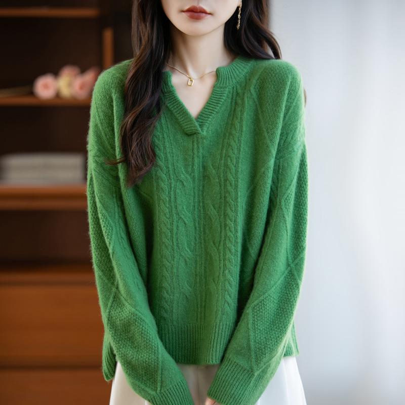 The New V-neck Twist Pullover Sweater for Autumn and Winter Is A Loose and Laid-back Style for Women, Paired with A Soft and Soft Knitted Top