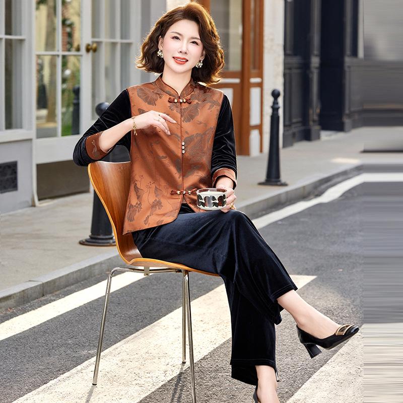 

Stylish Spring Three-Piece Set: Chinese-Style Vest, Inner Top, and Pants for Middle-Aged and Elderly Women 5XL for 150-165 jin