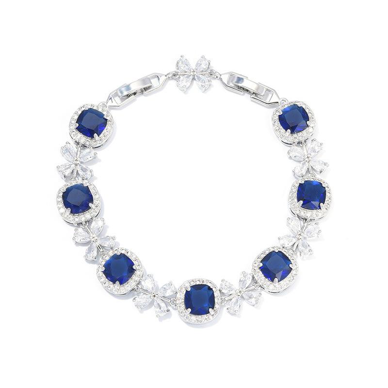 The New Korean Version of Leisure Joker Zircon Bracelet Girls Niche Flowers Luxury and Exquisite.