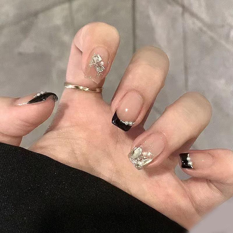 

Black Edge Glitter Pearl Short French Press-On Nails with Diamond Style - 24-Piece Set