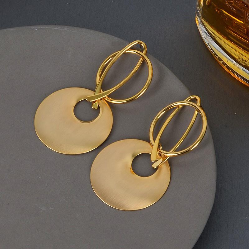 Minimalist Geometric Metal Stud Earrings Women Elegant Gold Tone Lightweight Daily Wear
