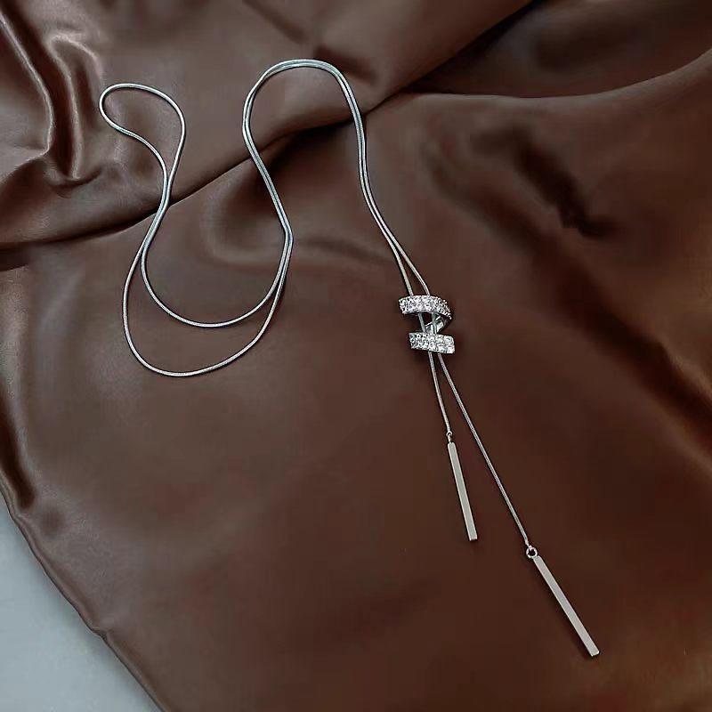 S Long Chain New Retro Sweater Chain Women's Pendant Light Luxury Niche Versatile High-end Necklace Fashion
