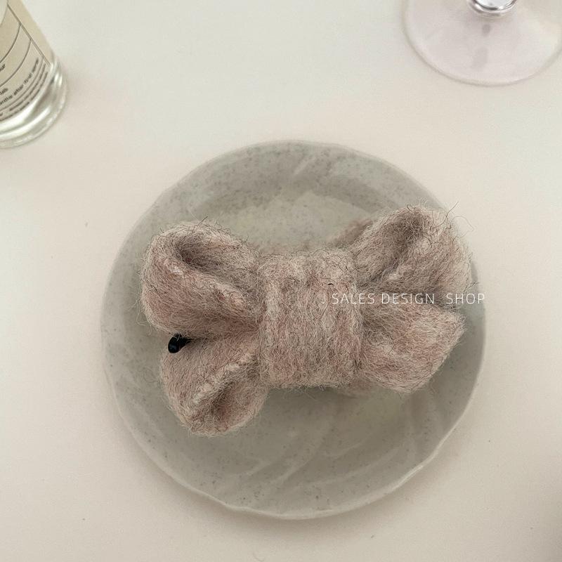 

Korean Style Luxury Woolen Bow Hair Clip – Versatile Autumn/Winter Fashion Accessory for Women