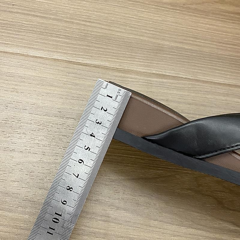 2025 Summer Square Head People Word New Beach Shoes Casual Beautiful Small Slippers Women Wear French Fashion Cool Slippers