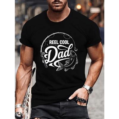 Taglie Europee T-shirt da Pesca da Uomo per Papà Cool - Caratterizzata da un Design di Squame di Pesce e Mulinello in Bianco e Nero con un Elegante Logo in Corsivo