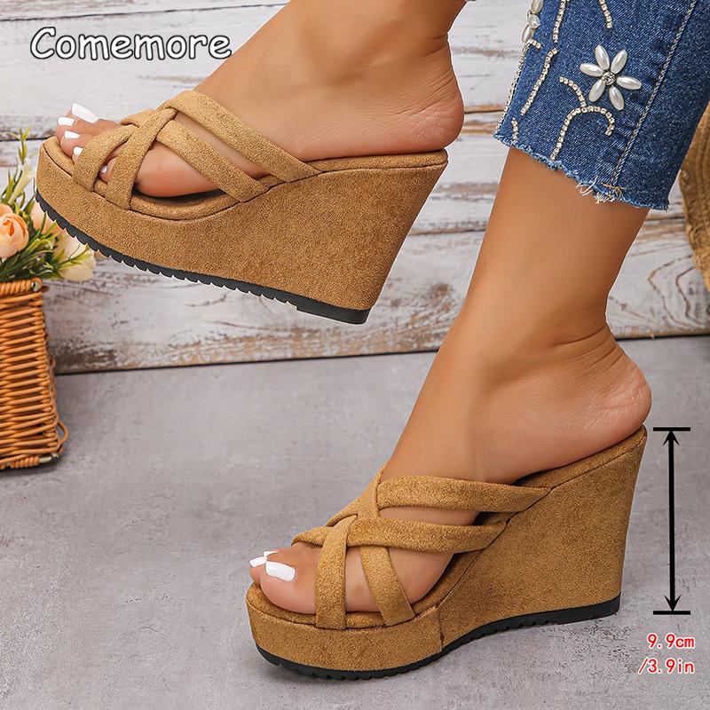 Mote romersk kryssrem kilehæler sandaler kvinner 2025 sommer tykksåle sklisikre tøfler pluss størrelse 42 komfort chunky plattform strandsko