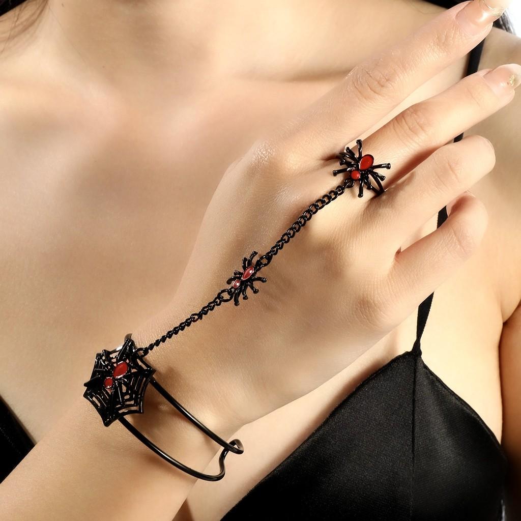 Gothic Black Zinc Alloy Spider Hand Chain With Adjustable Opening For Holiday Gift