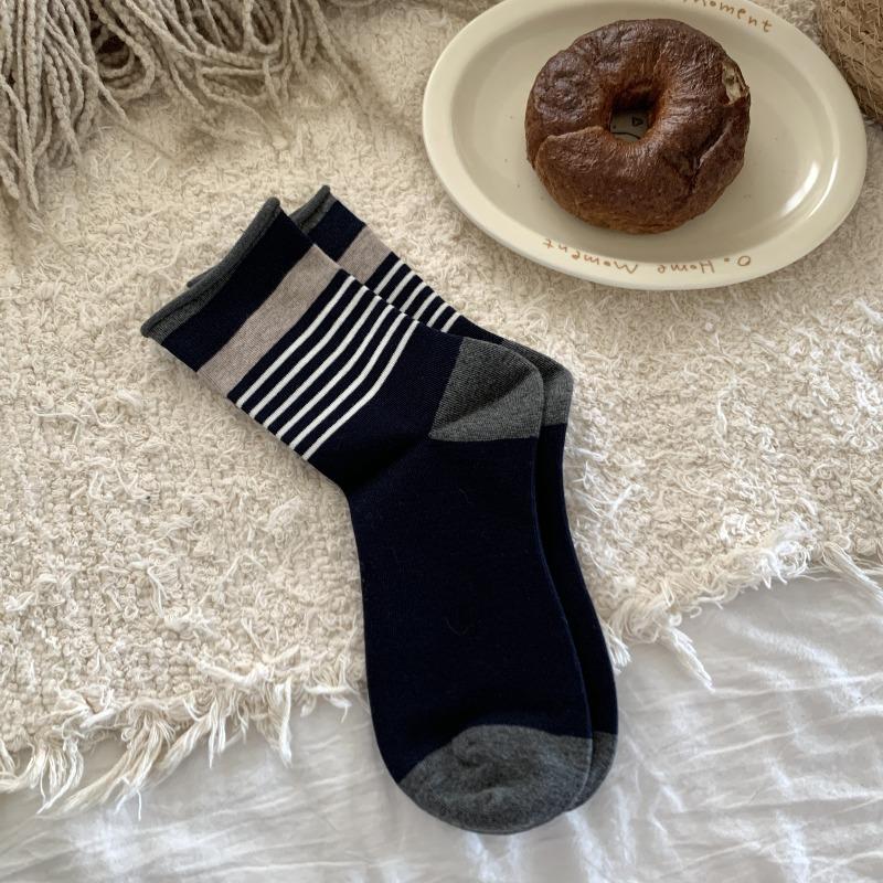 Women's New Autumn Products All Kinds of Striped Color Curled Edge Boneless Yuezi Tube Pile Socks