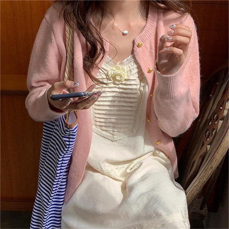 Retro gentle wind small gold buckle knitted sweater women's cardigan spring and autumn new thin women's jacket soft waxy versatile