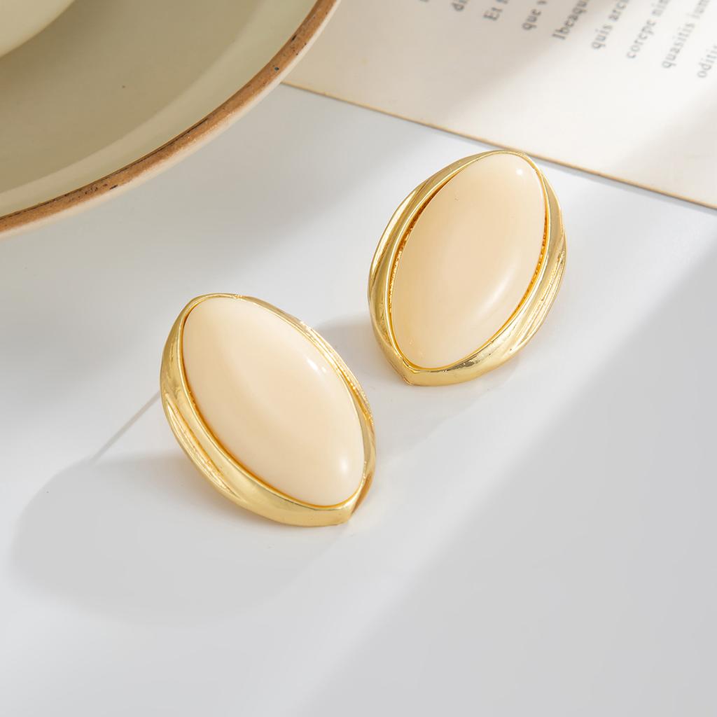 1 Paar Retro Harz Acryl Oval Ohrstecker für Damen Trendige Goldfarbe Geometrische Ohrringe Modeschmuck Accessoires
