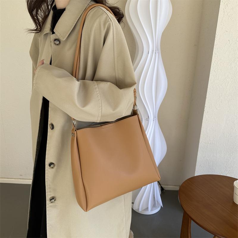 Vintage tote bag fashion niche shoulder bag casual simple messenger bag 2 winter new bag women