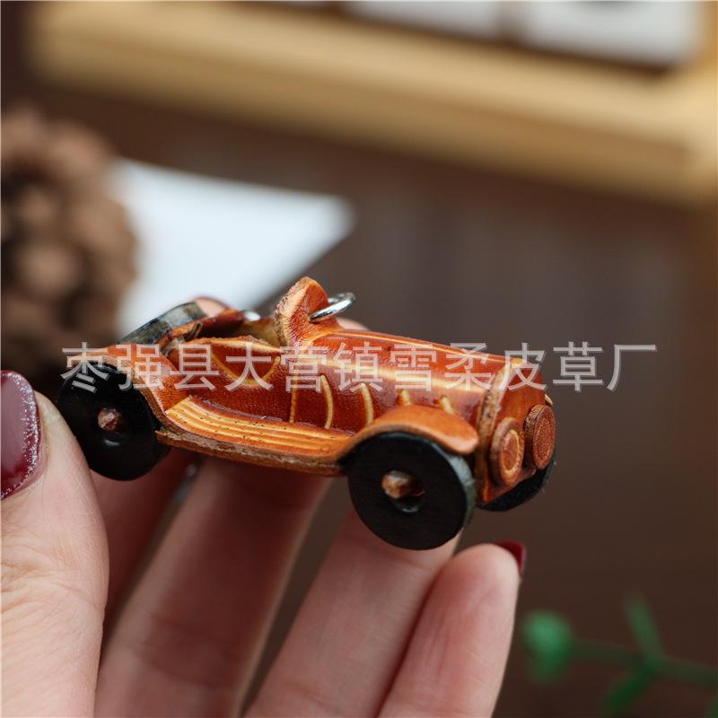 

The First Layer Of Cowhide Classic Car Keychain Pendant, Locomotive Car Key Chain, Accessories, Bags, Small Pendants, Cute Trendy коричневий