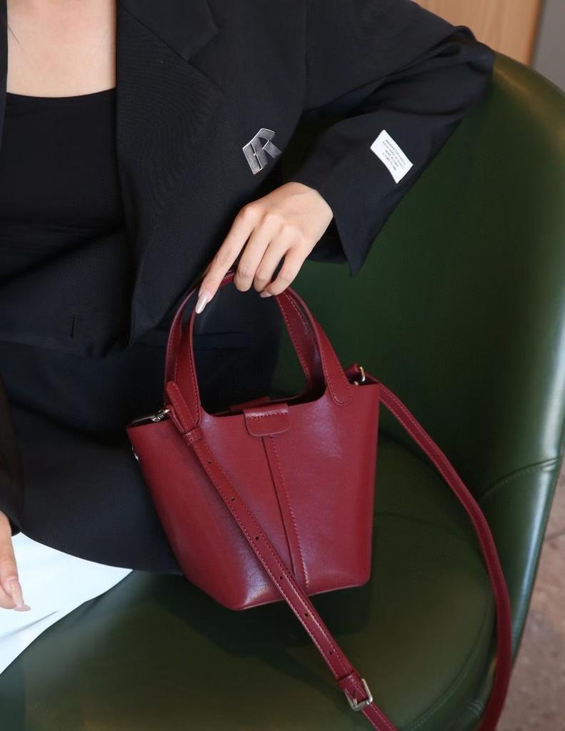Bags Autumn and Winter New Bucket Bags Vegetable Baskets Women's Bags Genuine Leather Handbags High-end Niche Messenger Bags