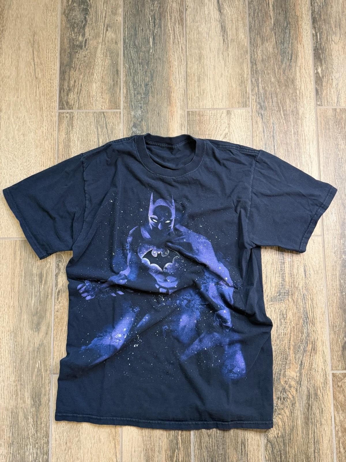 Batman DC Universe Graphic Print T-Shirt Men’s M Black Crew Neck Short Sleeve M