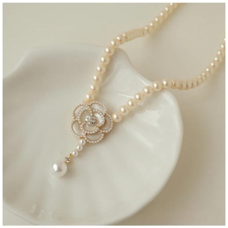 Charmante Perlen weiße Kamelie Anhänger Halskette Damenmode Schlüsselbein Kette Schmuck Zubehör Geschenk