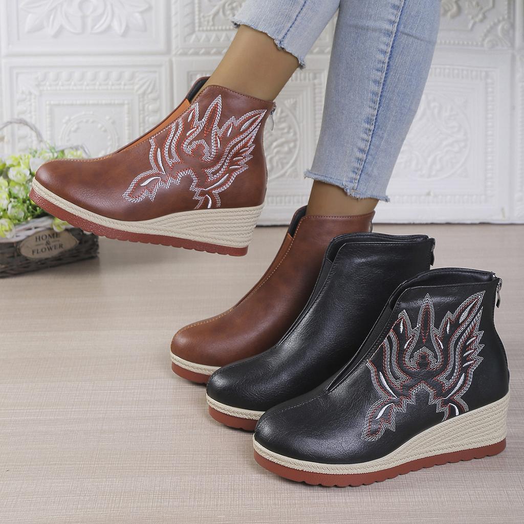 Fashion Embroidered thick-soled retro ankle boots for women in the autumn of 2025, pointed-toe oversized wedge heel fashion boots