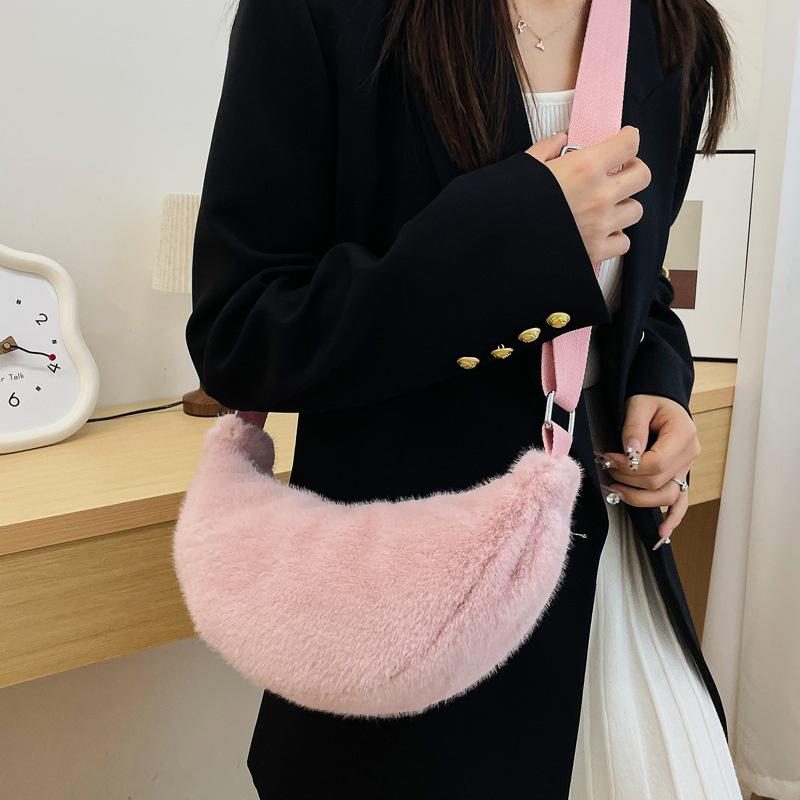 Yogodlns Women Crossbody Plush Bag Autumn Winter Hairy Hobo Bag Casual Versatile Shoulder Bag Fashion Lightweight Underarm Bag