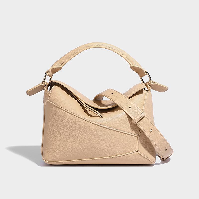 

2024 Осень Зима Новая Сумка Кроссбоди с Широким Плечевым Ремнем Модная Универсальная Геометрическая Сумка-Подушка Легкая Роскошная Нишевая Сумка Высокого Класса хаки