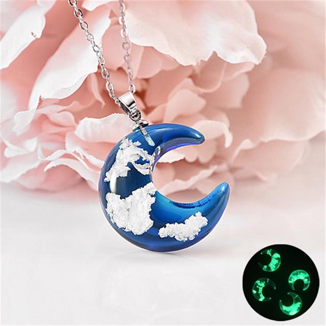 Chic Transparent Resin Craft Rould Ball Moon Pendant Necklaces Women Blue Sky White Cloud Chain Pendant Necklace Voguish Stylish Jewelry Giveaway